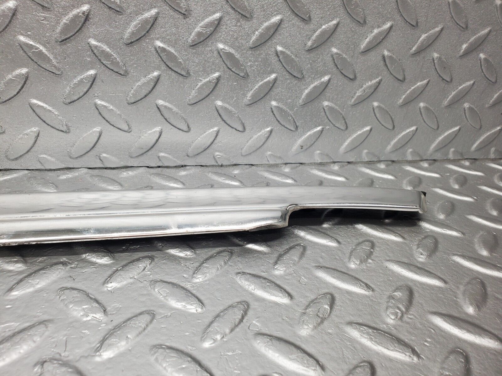 46431 Mercedes-Benz C123 280CE Coupe Left Door Chrome Moulding Trim