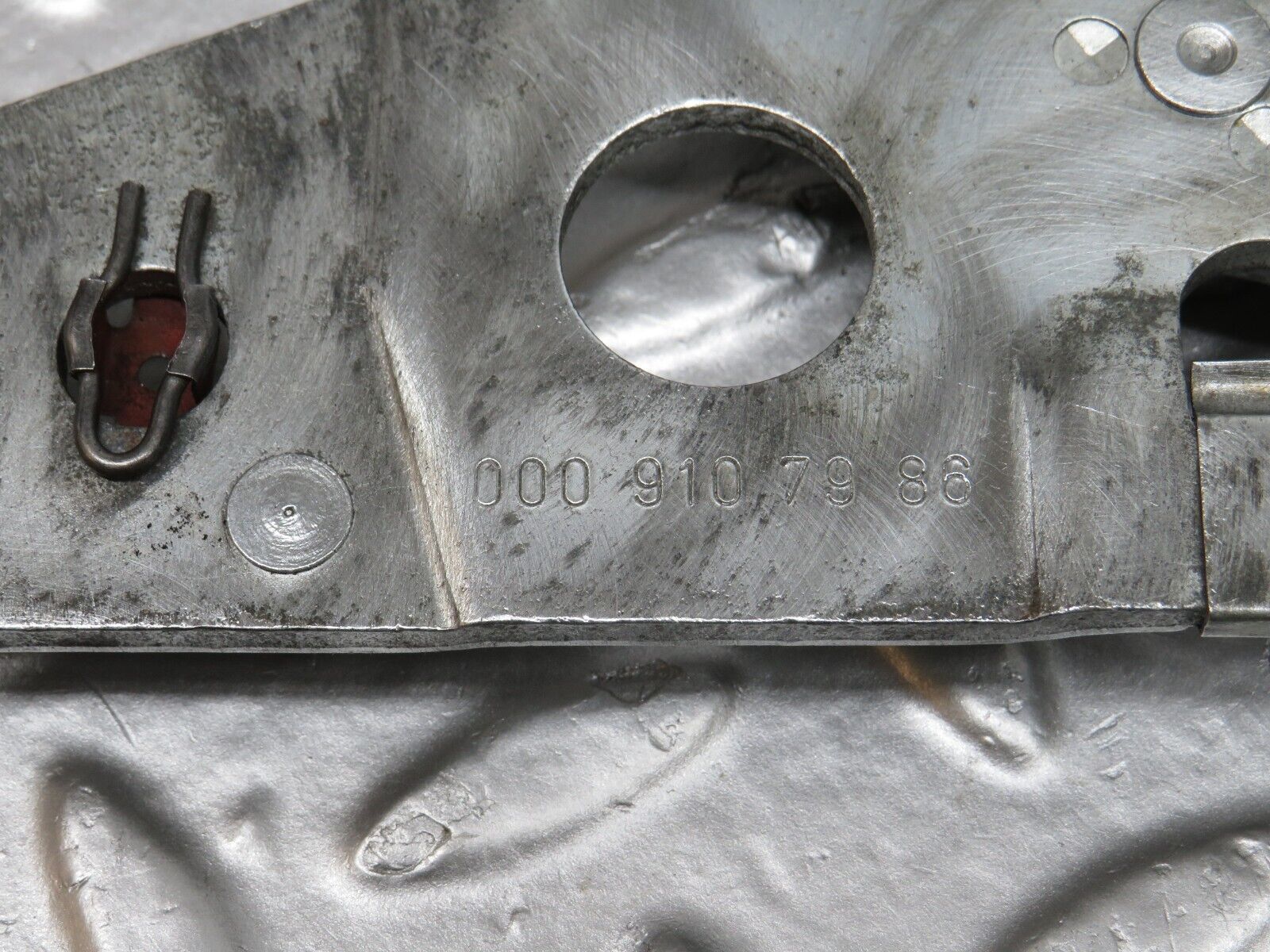 33210 Mercedes-Benz R107 Front Left Seat Hinge Pair 0009107685 0009107986