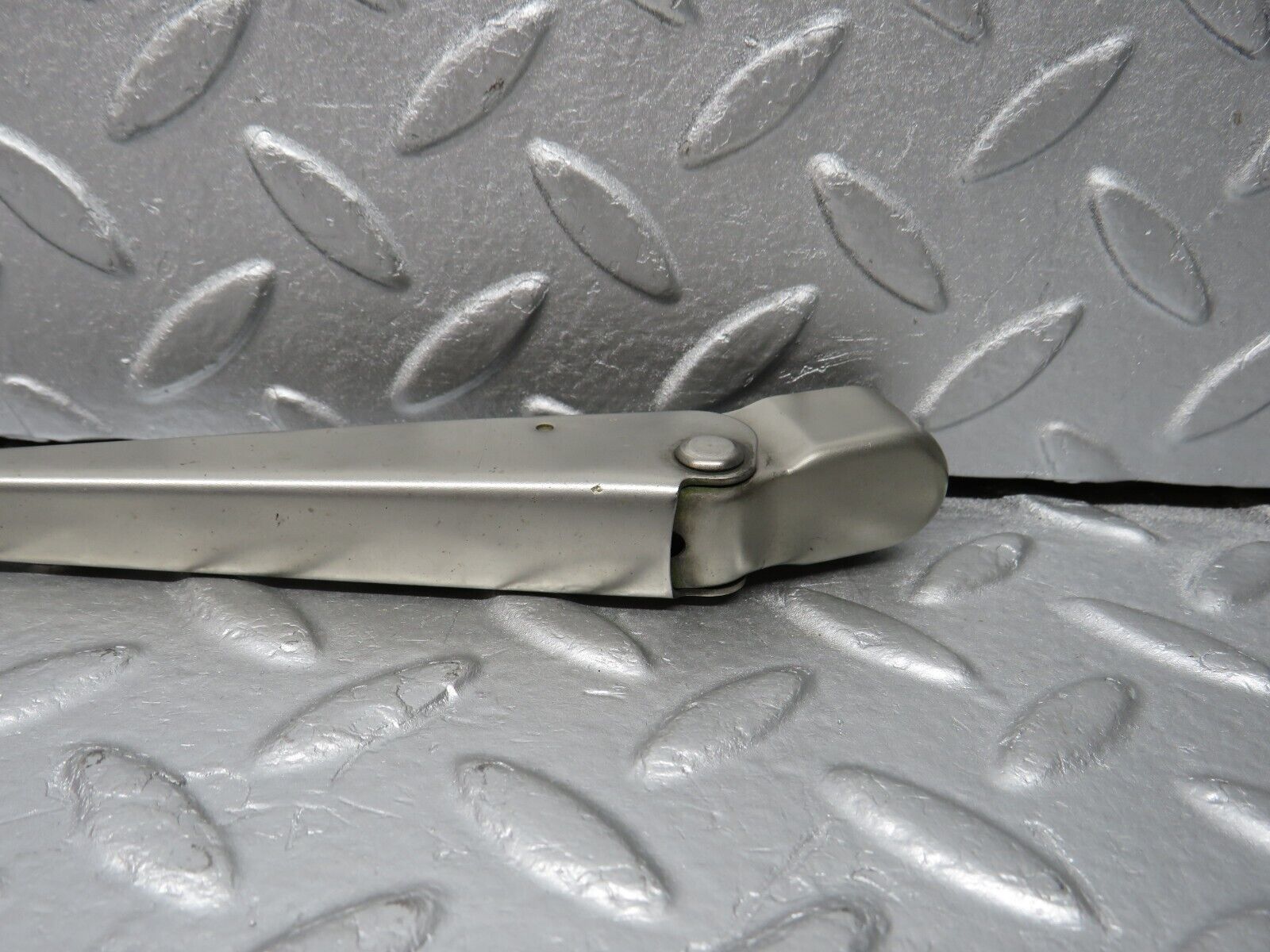 39105 Mercedes-Benz R107 500SL Windscreen Wiper Arm Right Side