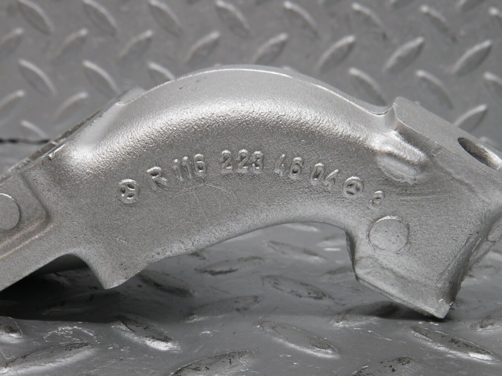 39250 Mercedes-Benz R107 500SL Engine Mount Bracket Left 1162234604