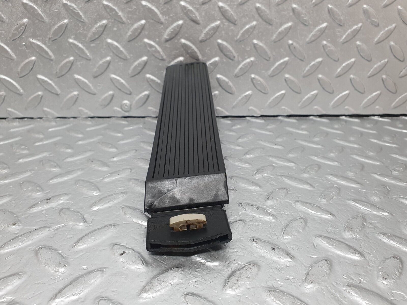 42693 Mercedes-Benz W201 190 2.0L Accelerator Pedal With Rubber 1263000504 1233010082
