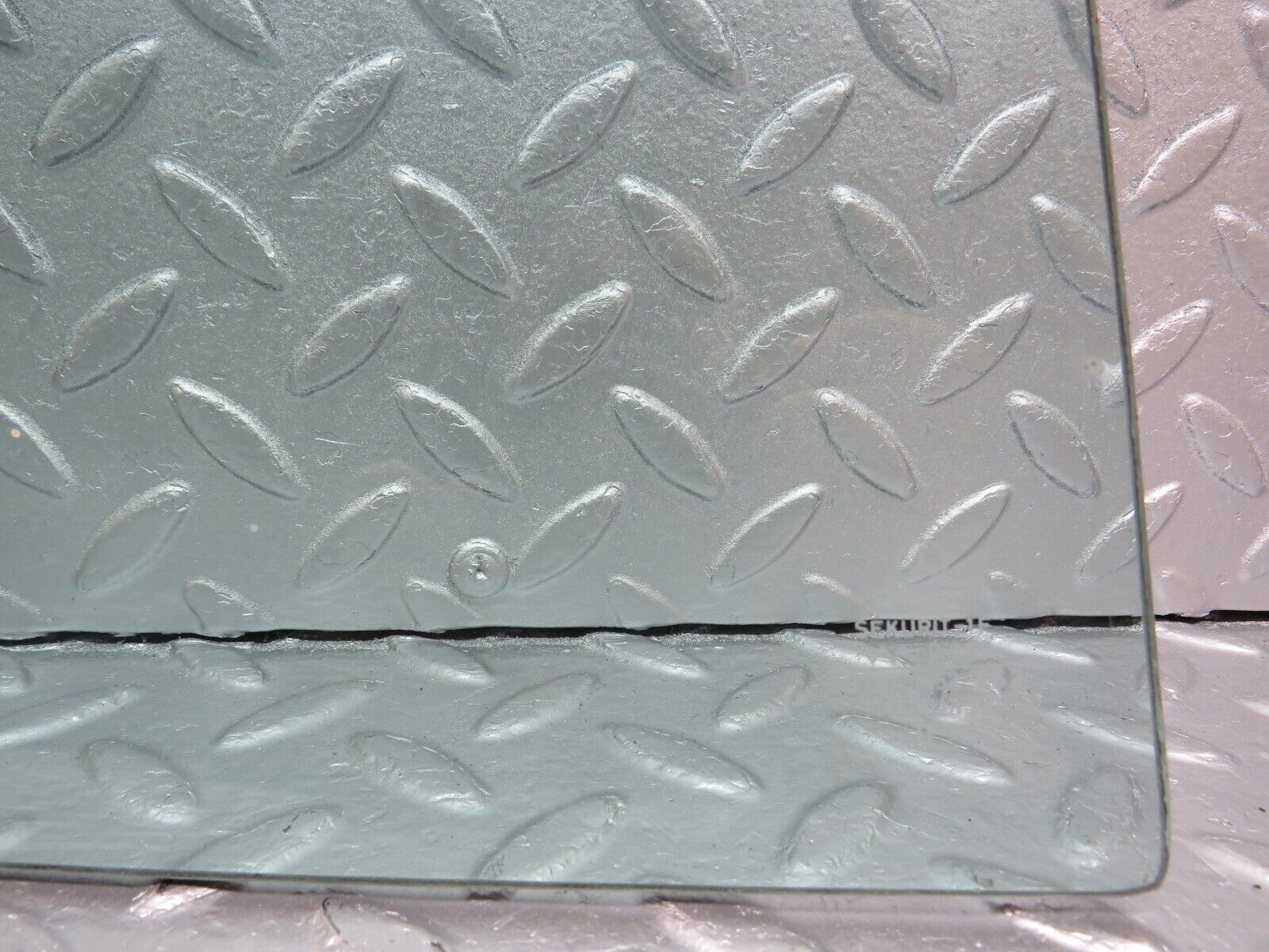 40156 Mercedes-Benz R107 350SL Hardtop Quarter Window Glass Right Side