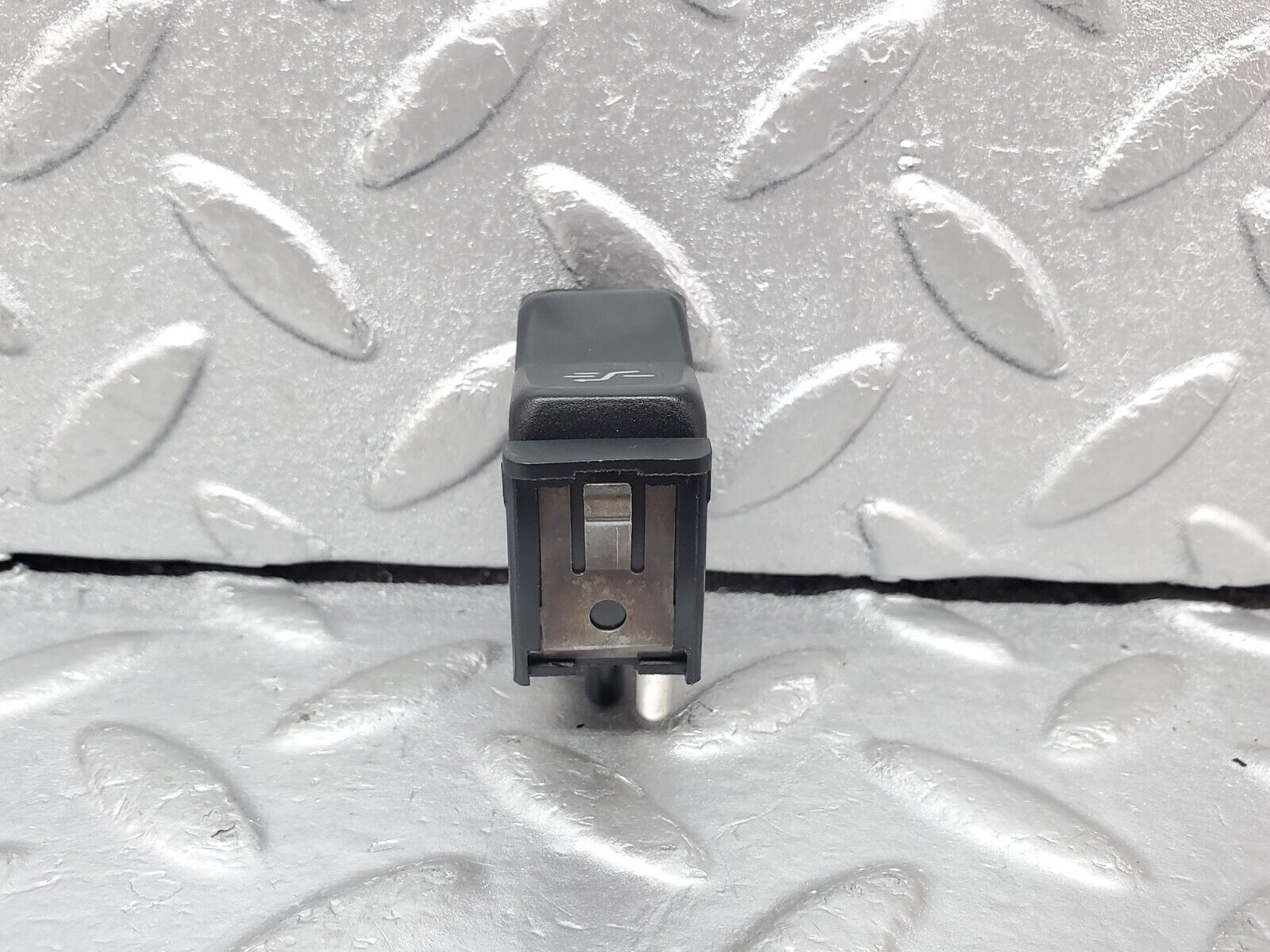 44363 Mercedes-Benz W123 280E Sunroof Switch 0008206310