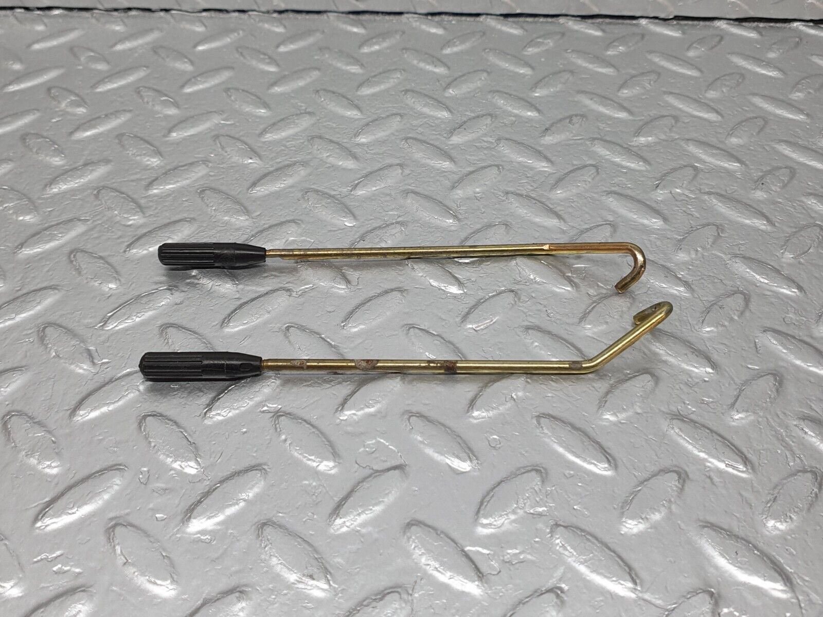 42102 Mercedes-Benz W202 C200 Front Door Lock Knob Pair