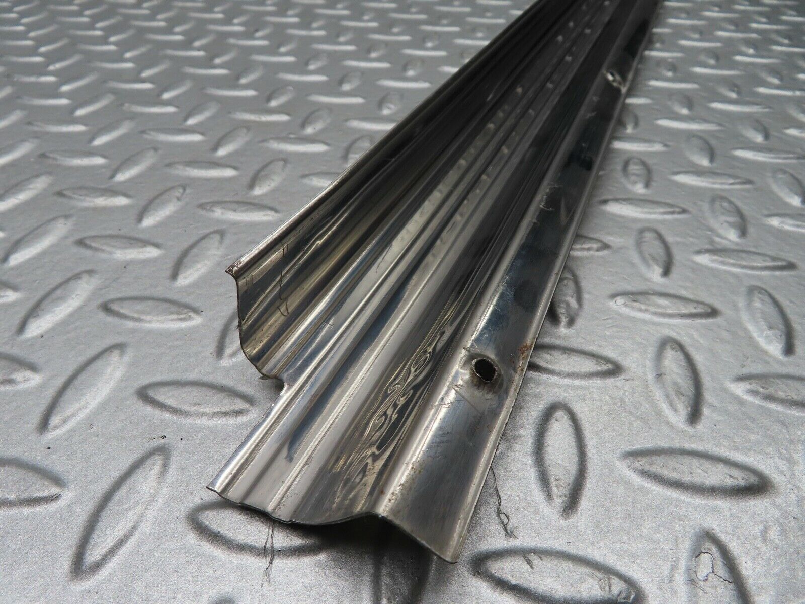 20762 Mercedes-Benz R107 450SL Left Door Sill Chrome