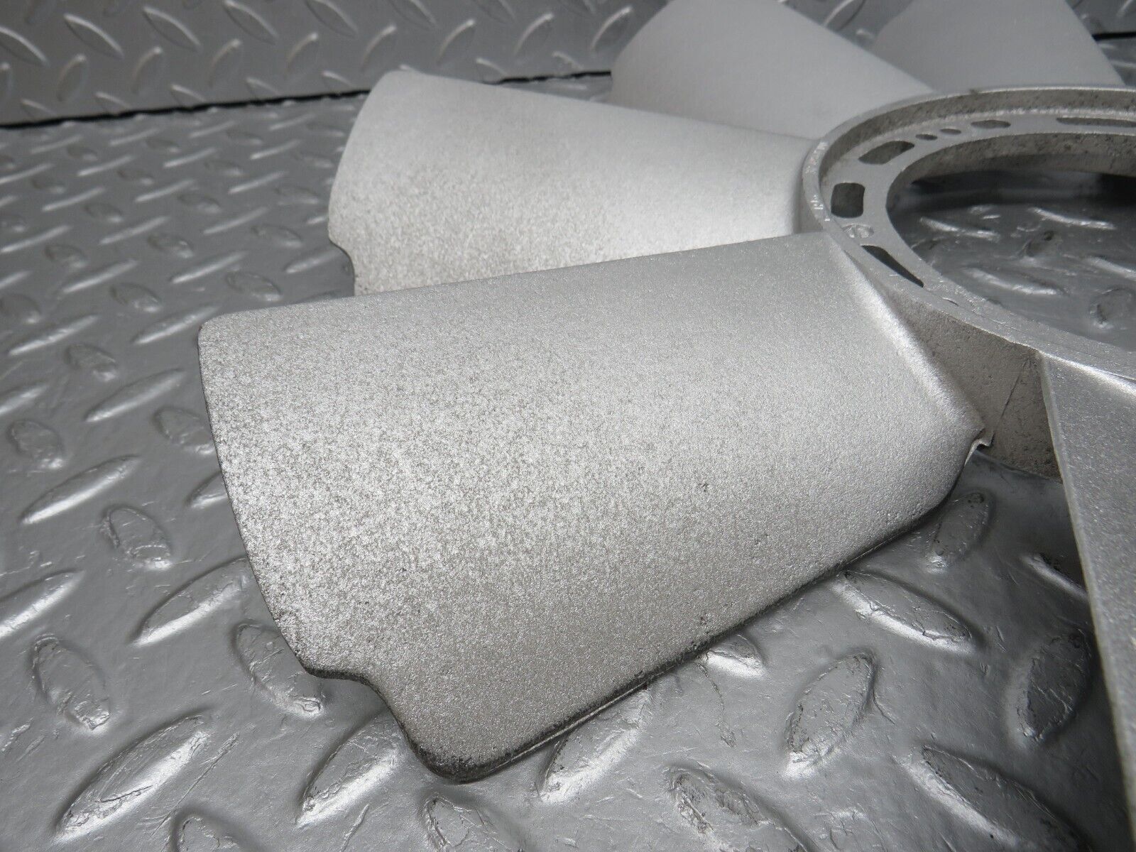 39220 Mercedes-Benz R107 500SL Engine Cooling Fan 1162051906