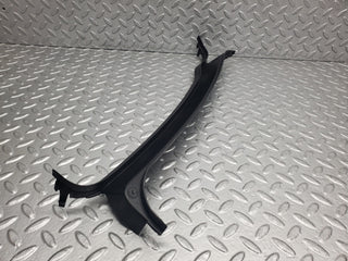 W124 Wagon windscreen water drain middle used OEM