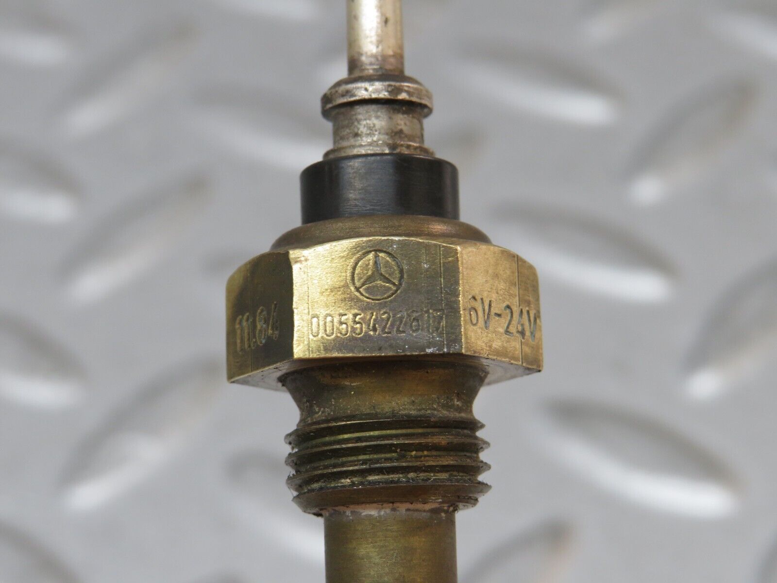 35514 Mercedes-Benz R107 280SL Coolant Temperature Sensor Beru 005542261