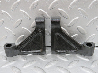 32757 Mercedes-Benz C107 R107 350 V8 Engine Mount Bracket Pair 1160110895 1160110995