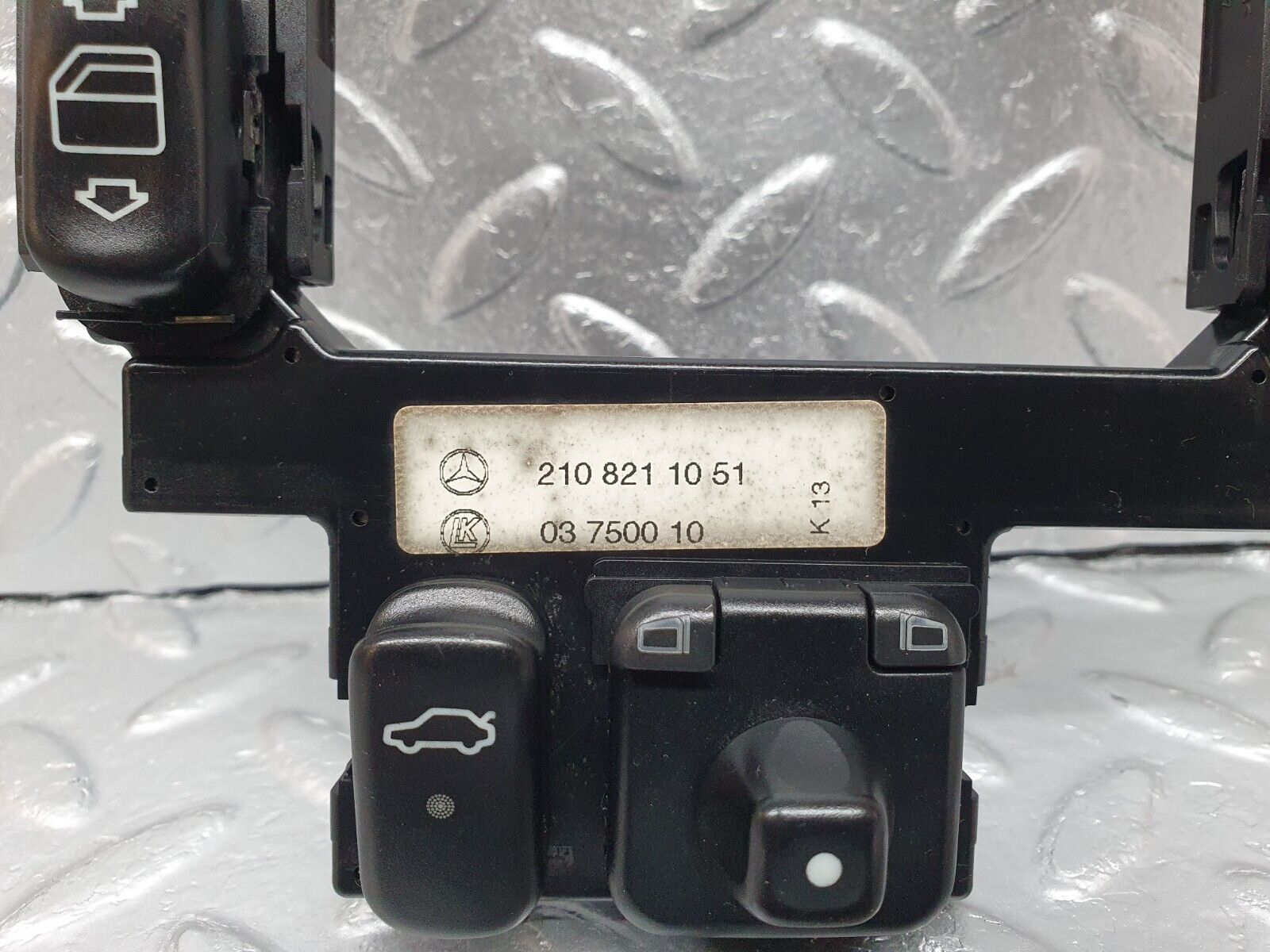 41838 Mercedes-Benz W202 C200 Electric Window Switch Control Unit 2108211051