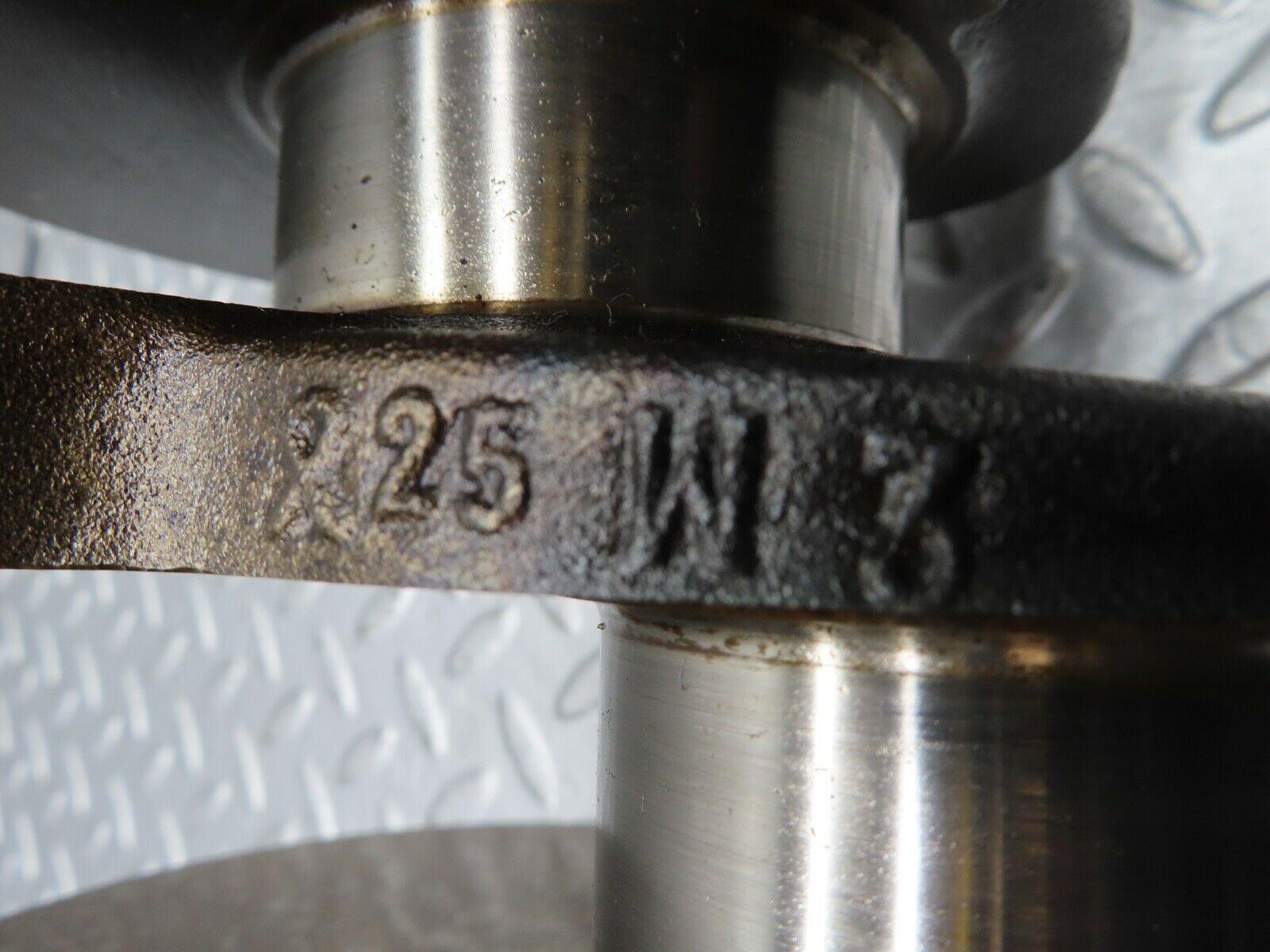 20764 Mercedes-Benz R107 450SL Crankshaft 1170310701