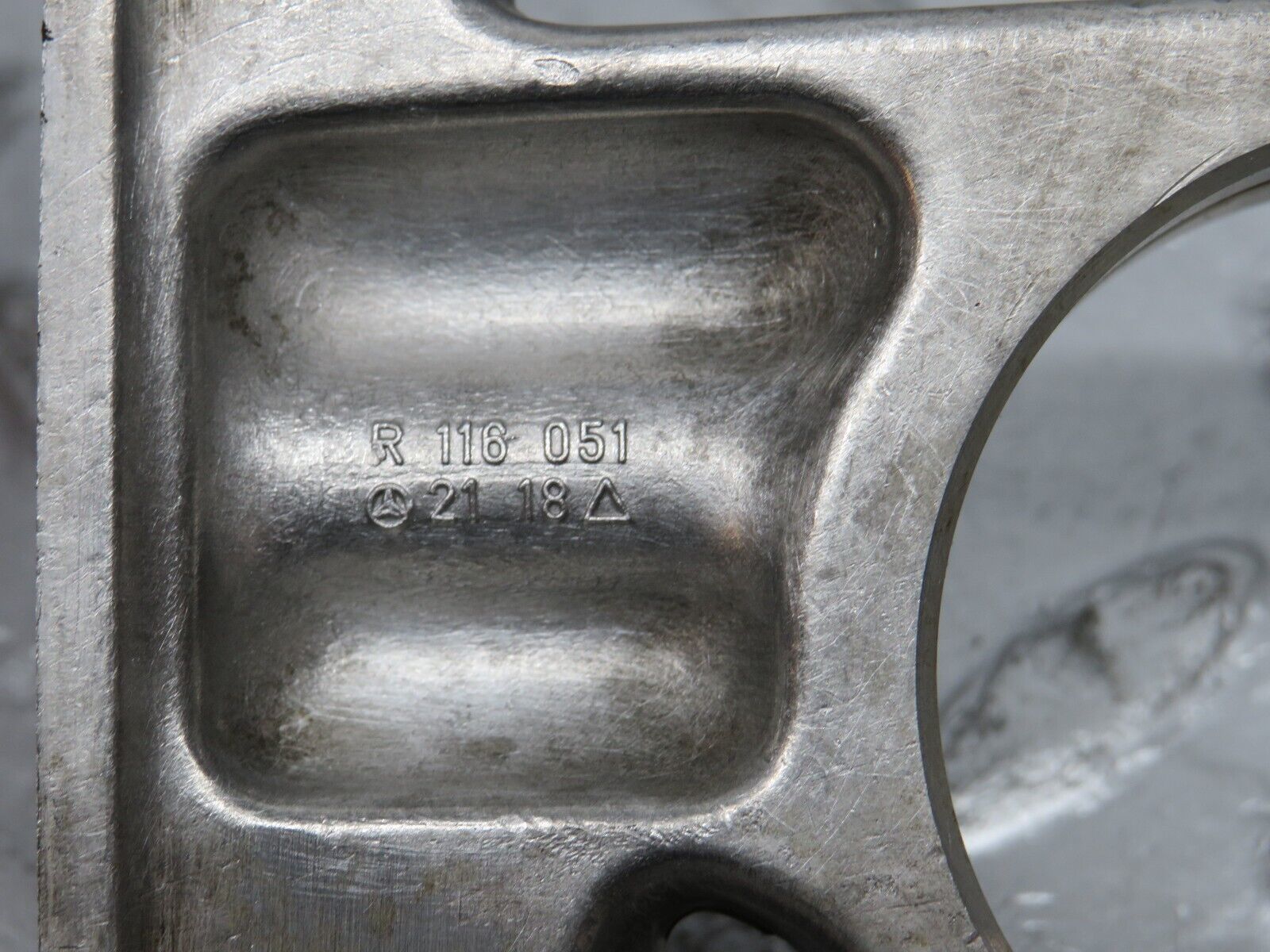 32793 Mercedes-Benz C107 R107 350 V8 Camshaft Tower Bearing 1160511810