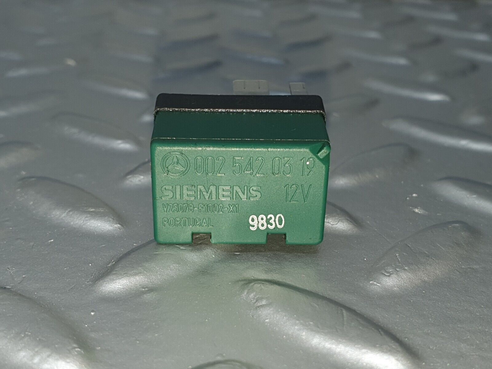 41798 Mercedes-Benz W202 C200 Overload Relay 0025420319