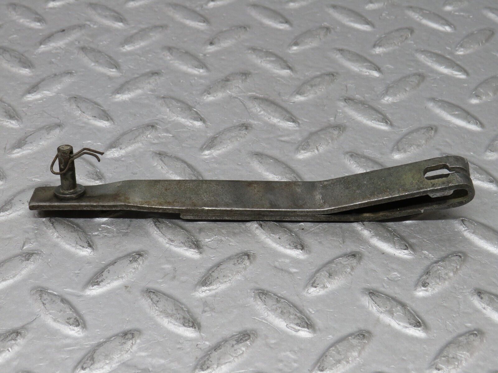 36418 Mercedes-Benz R107 450 Automatic Gearbox Linkage Bracket 722.002