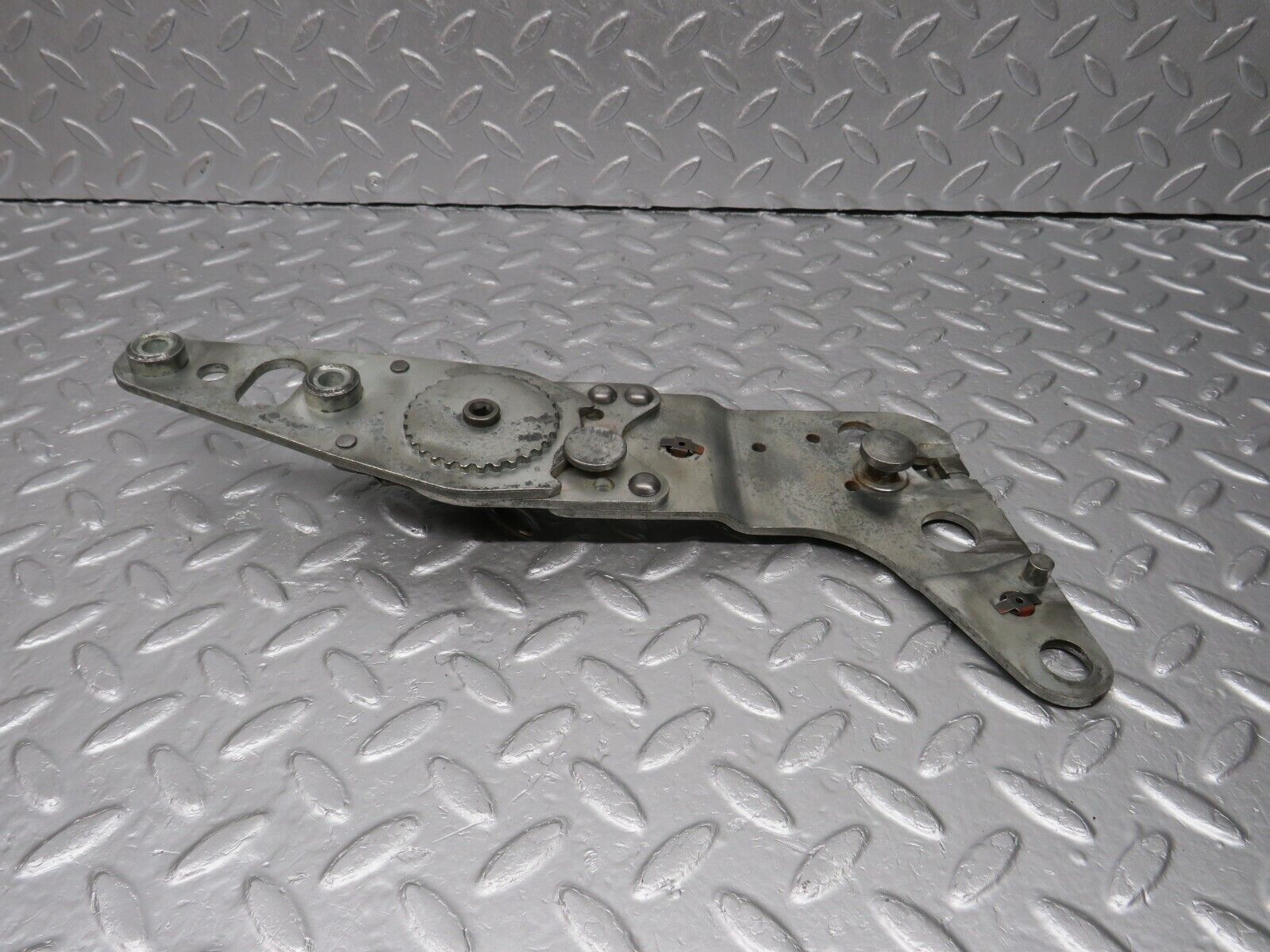 40015 Mercedes-Benz R107 350SL Front Right Seat Hinge 0009109285
