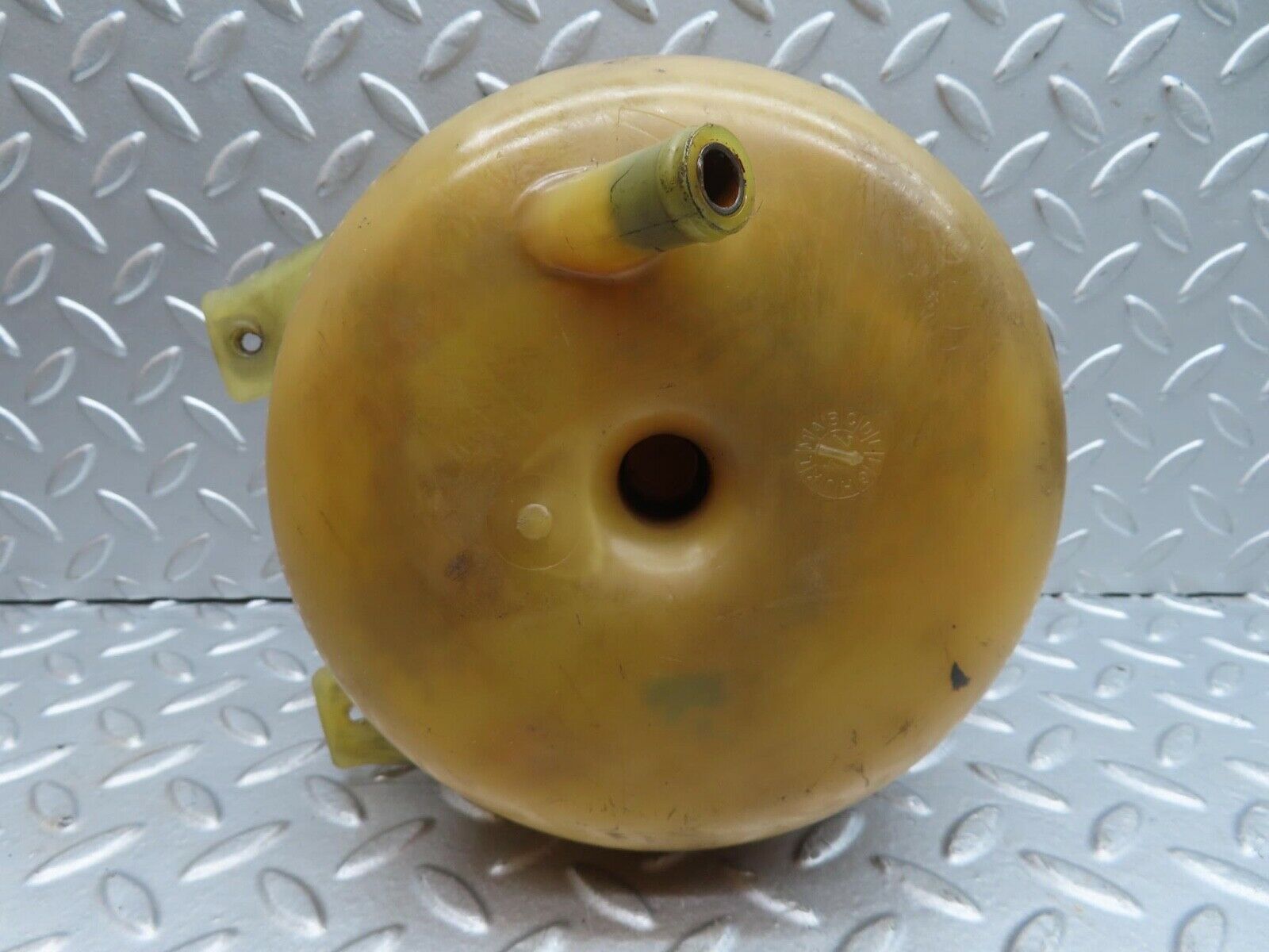 13843 Mercedes-Benz R107 450SL Coolant Tank Reservoir Behr 1075000149