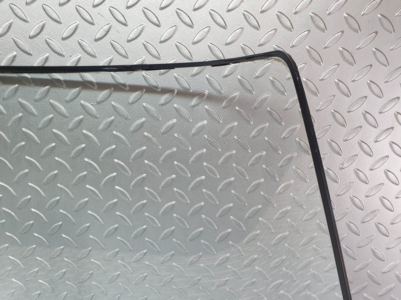 43217 Mercedes-Benz W108 280SE Rear Heated Windscreen