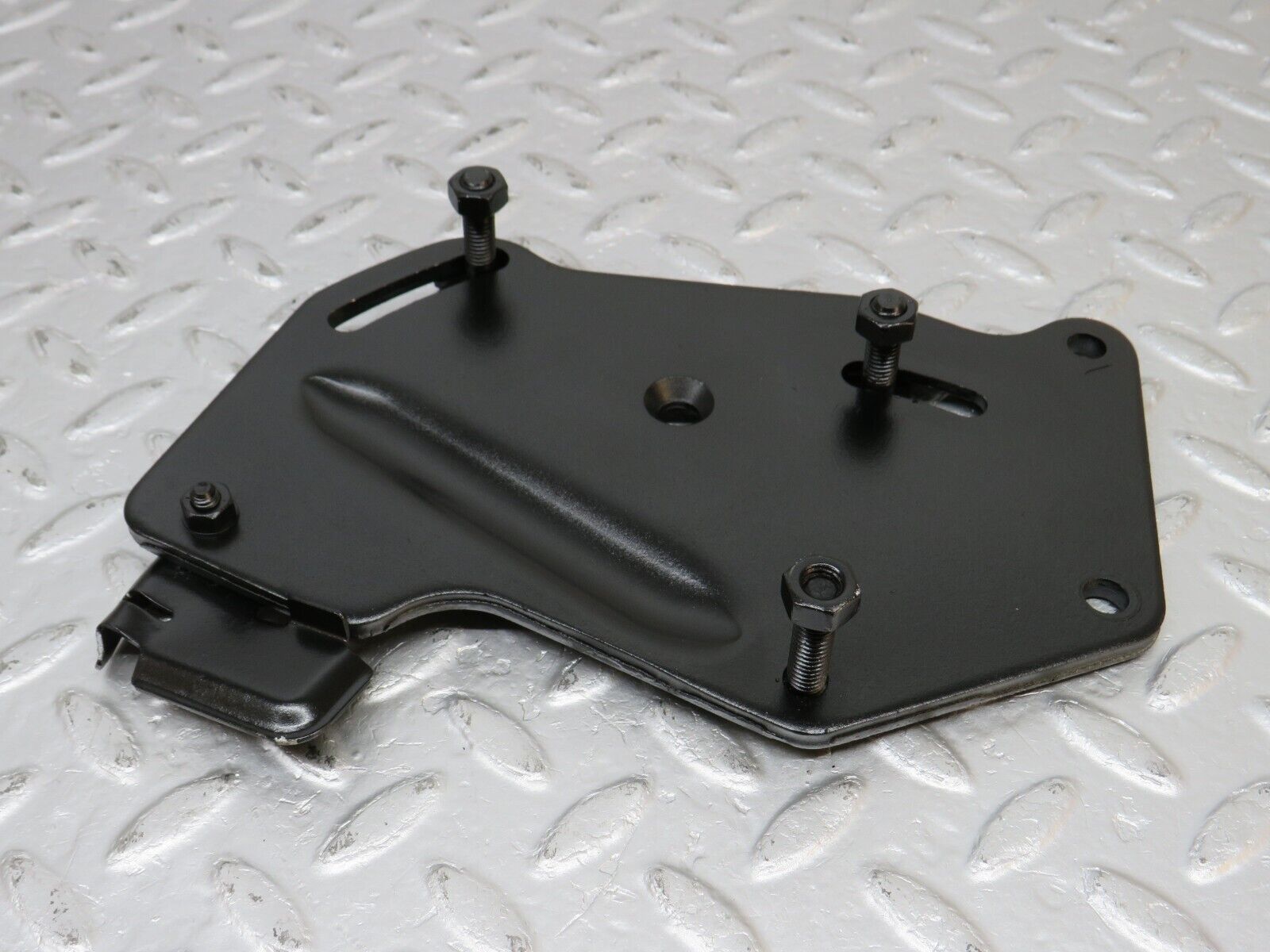 39923 Mercedes-Benz R107 350SL Power Steering Pump Bracket