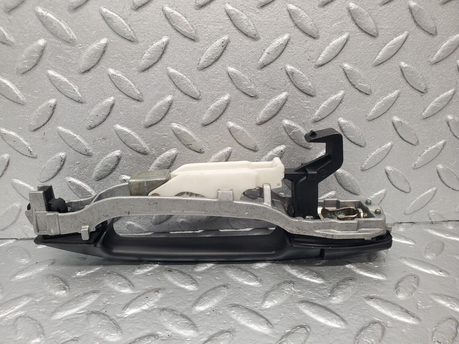 46142 Mercedes-Benz W124 Rear Right Exterior Door Handle