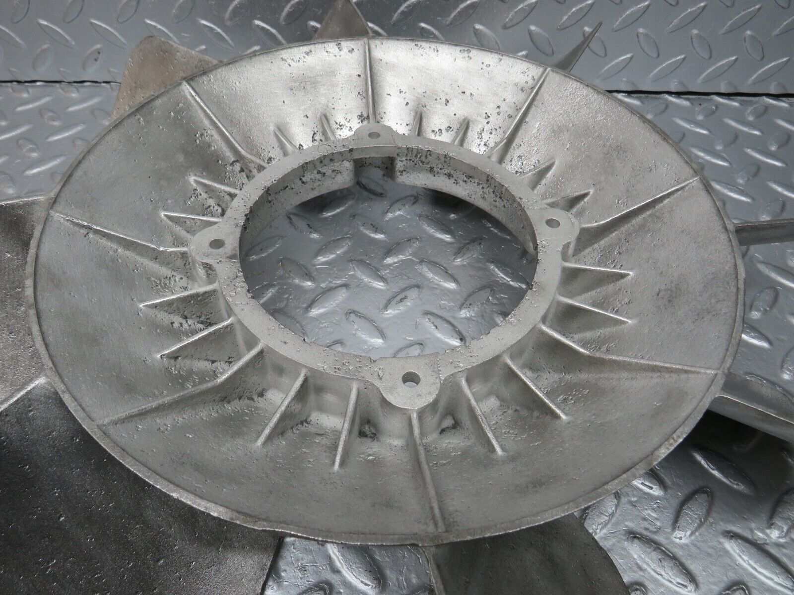 40055 Mercedes-Benz R107 350SL Engine Cooling Fan