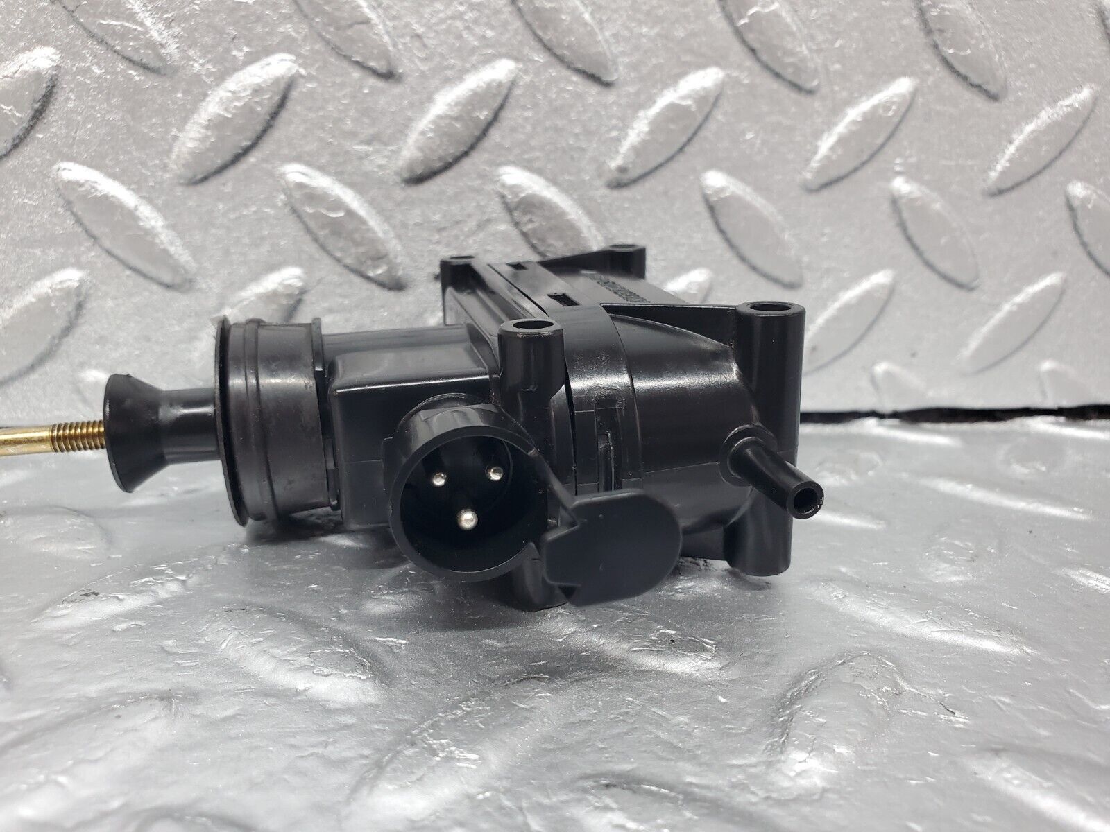 45642 Mercedes-Benz W126 420SE Front Left Door Lock Vacuum Actuator