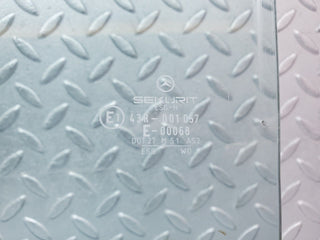 44365 Mercedes-Benz W123 280E Front Left Door Window Glass