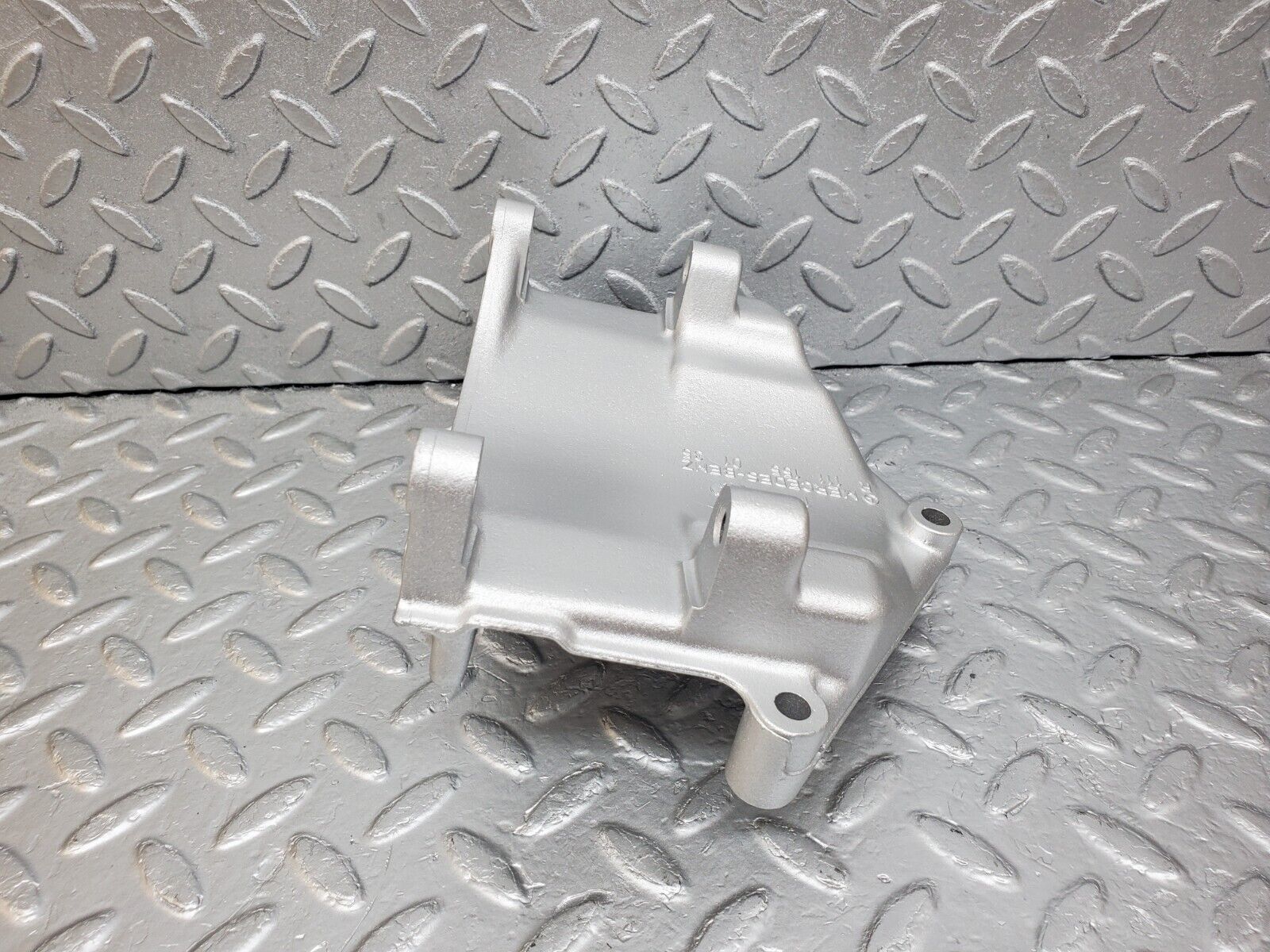 44684 Mercedes-Benz W124 220E AC Compressor Support Bracket 1111550135
