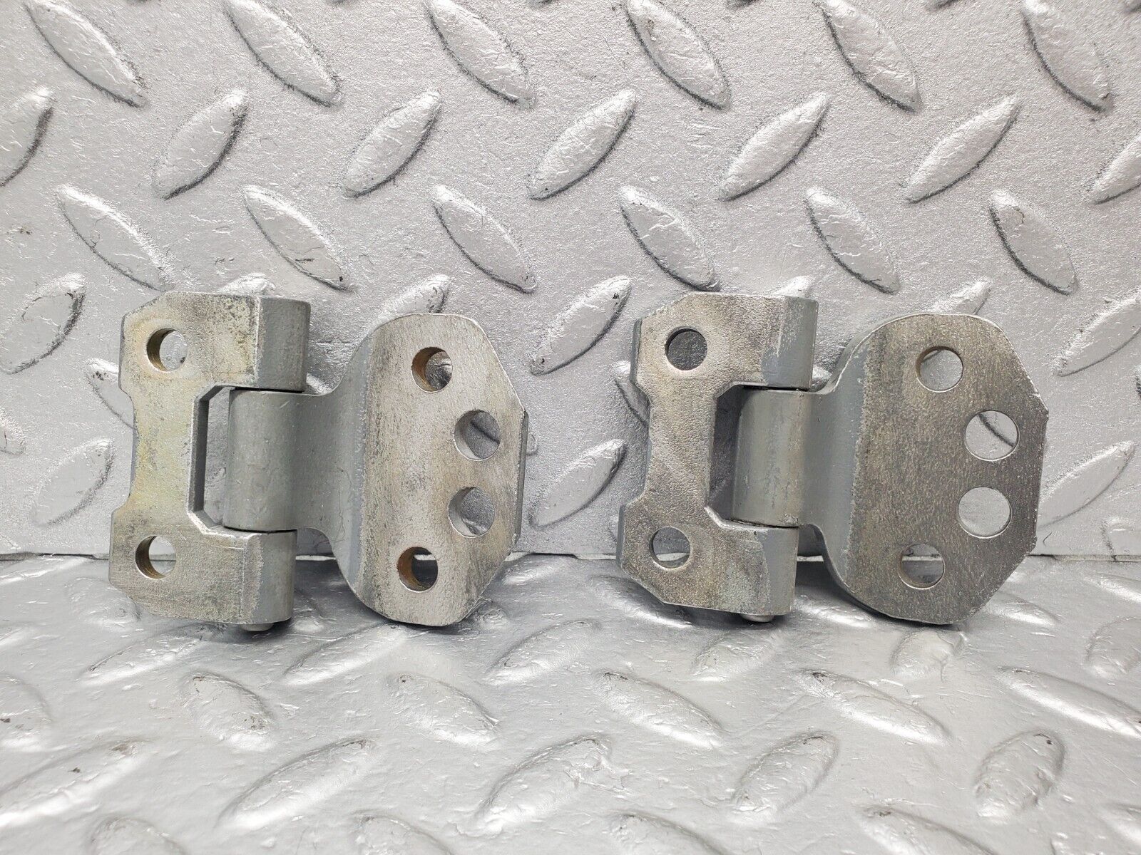 46144 Mercedes-Benz W124 Door Hinge Left Side
