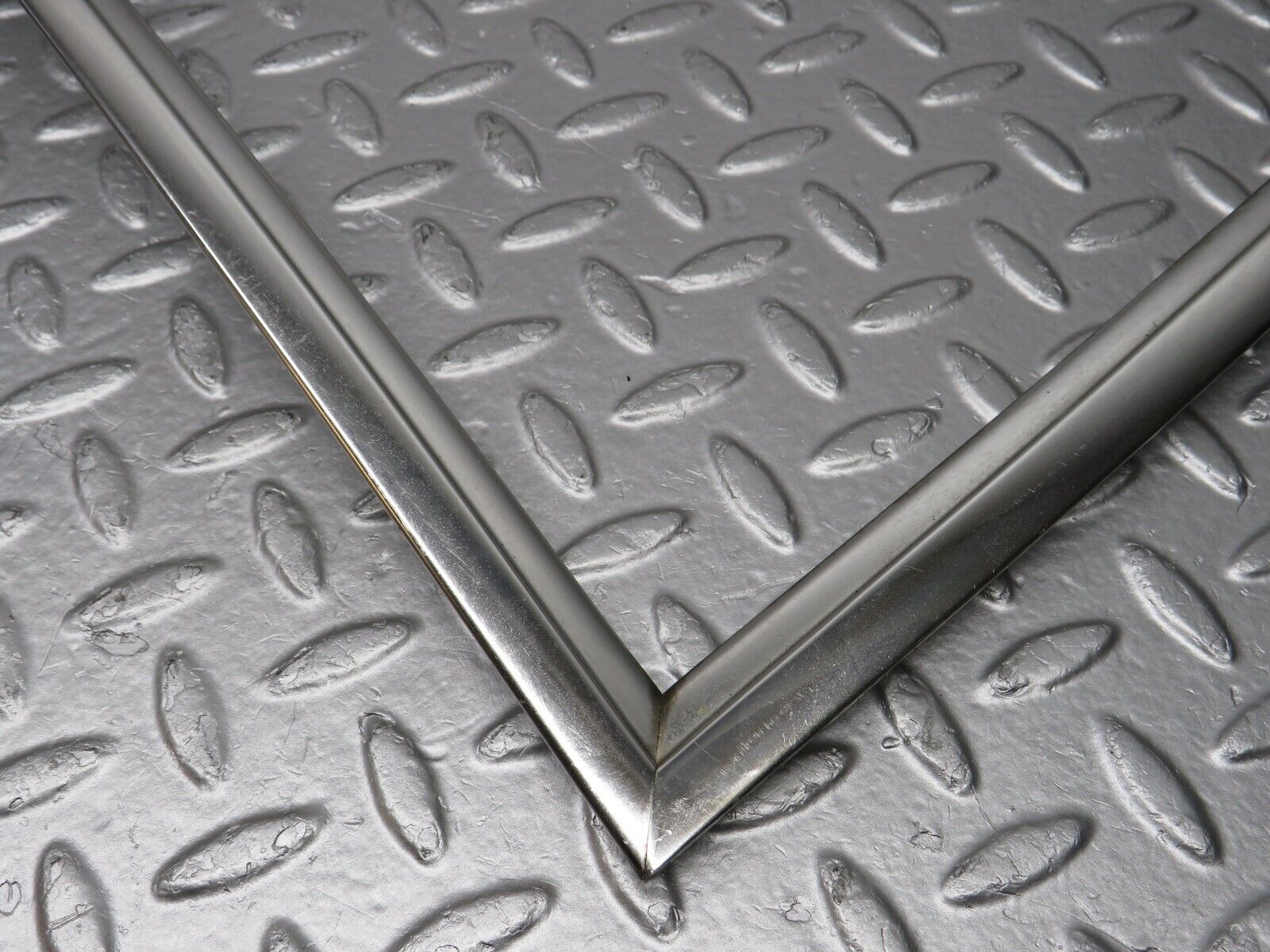 40196 Mercedes-Benz R107 Hardtop Side Window Chrome Moulding Trim Left