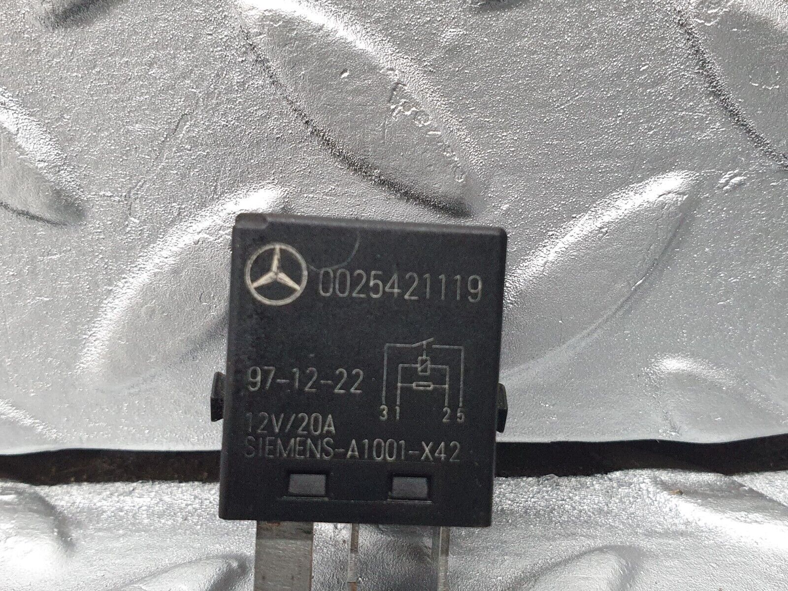 41795 Mercedes-Benz W202 C200 Indicator Relay 0025421119
