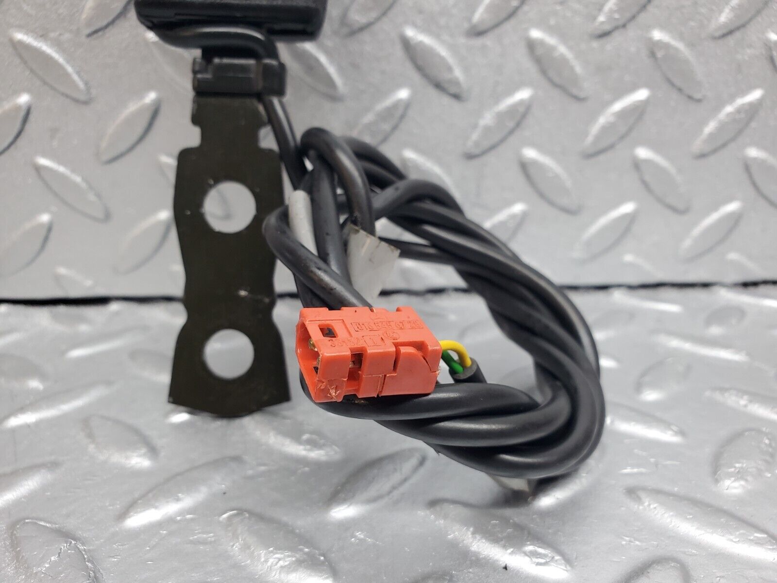 45863 Mercedes-Benz W126 420SE Front Right Seat Belt With Buckle 1268604086 1268680011 1268604096