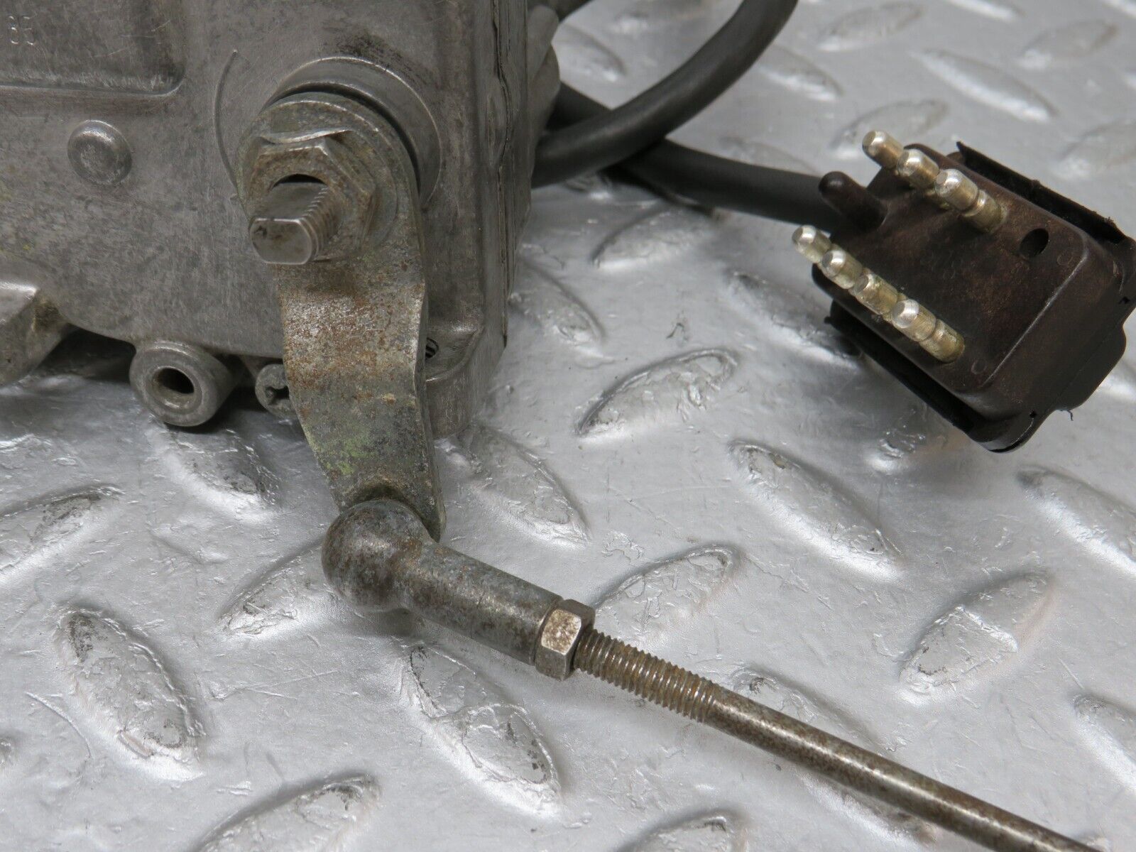 35436 Mercedes-Benz R107 280SL Cruise Control Actuator 0025458632