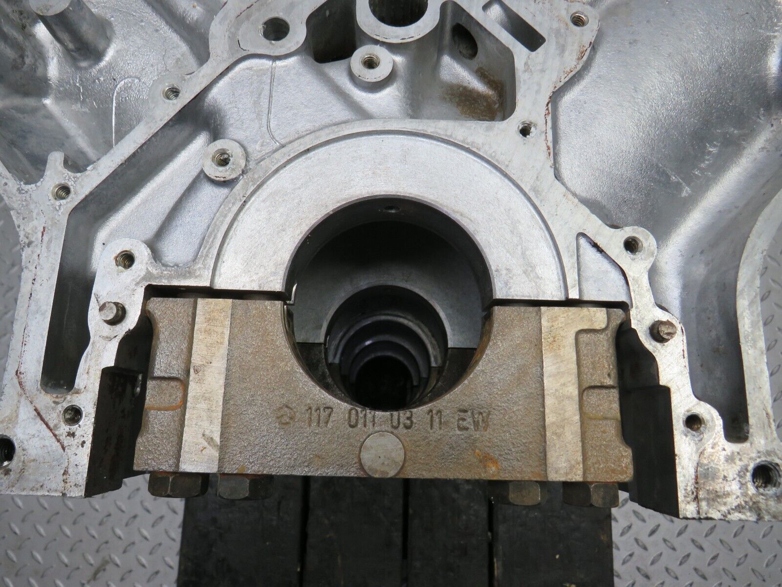 39319 Mercedes-Benz R107 500SL Engine Block M117.962 1170112401