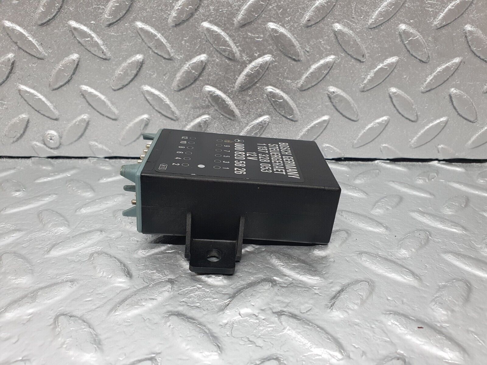 43521 Mercedes-Benz C126 380SEC Coupe Seat Belt Presenter Relay 0008205826