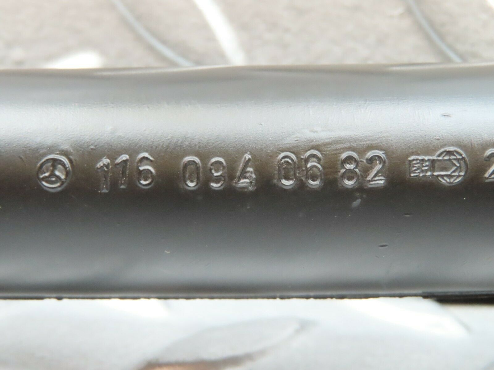 5047 Mercedes-Benz R107 350SL Air Intake Breather Hose 1160940682