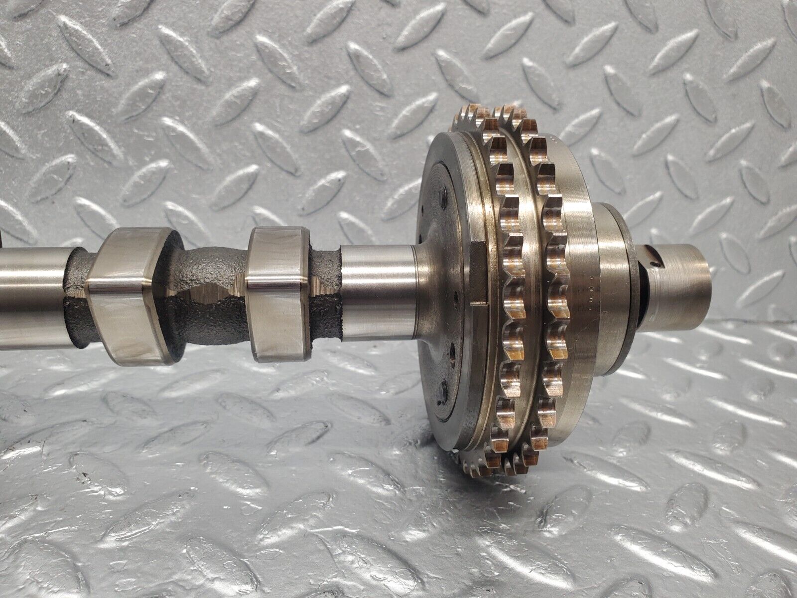 46223 Mercedes-Benz W124 280E Camshaft R1044501
