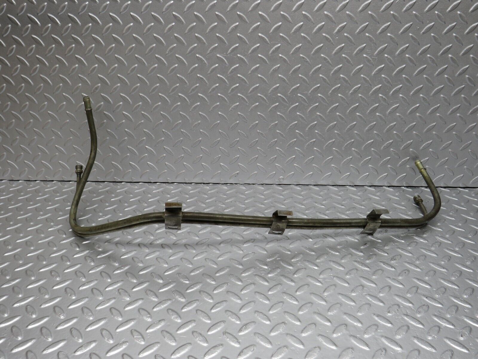 40075 Mercedes-Benz R107 350SL Oil Pipe Line