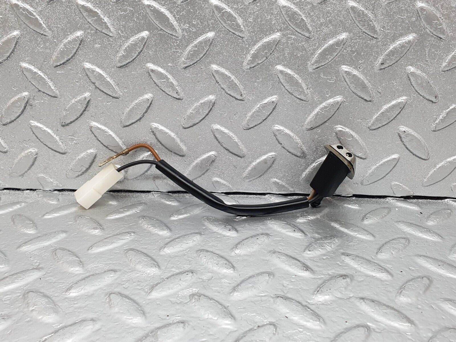43570 Mercedes-Benz C126 380SEC Coupe Windscreen Washer Nozzle