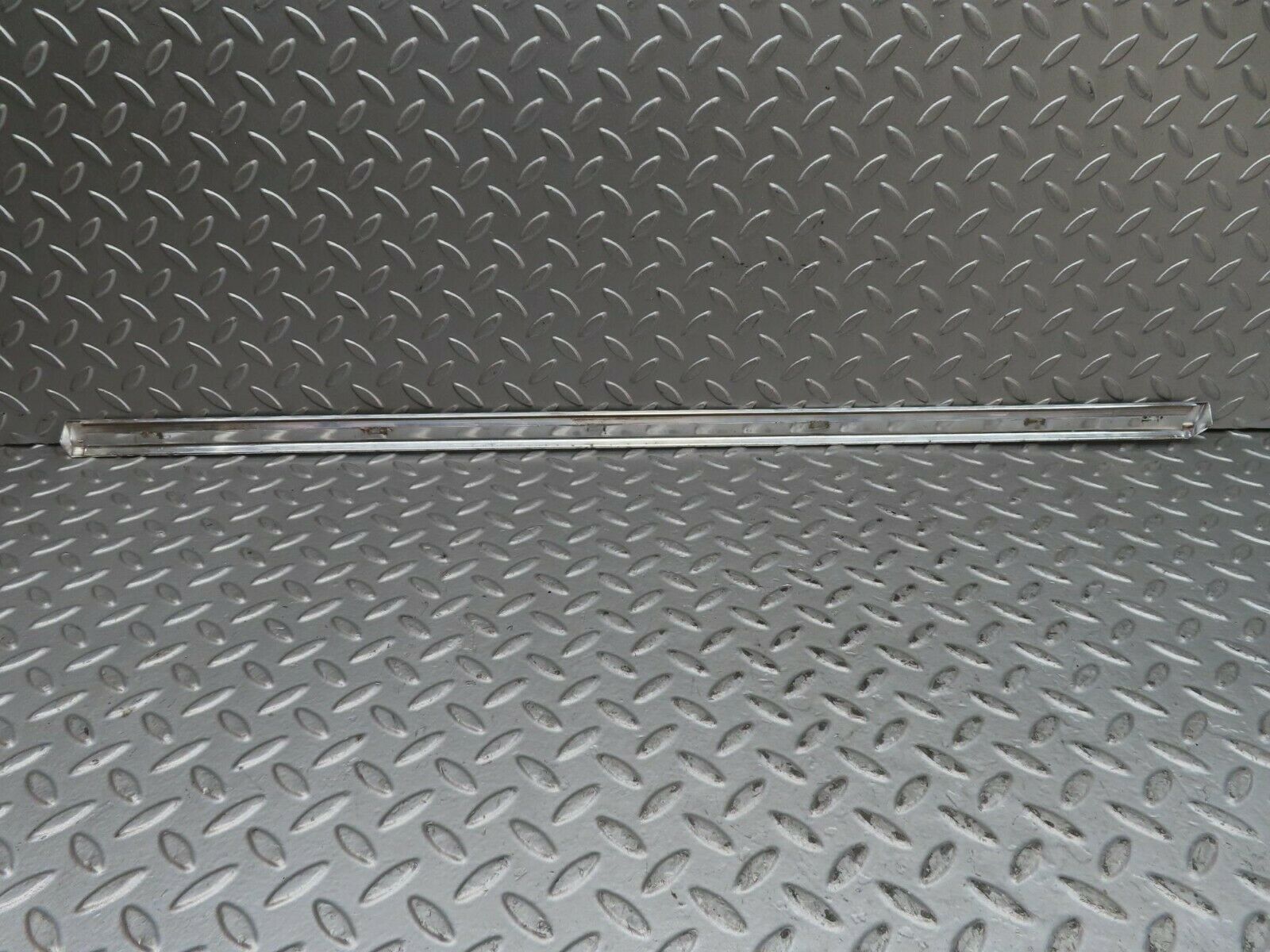 15716 Mercedes-Benz R107 450SL Right Door Chrome Trim