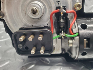 W124 Cabriolet wiper motor with cover used OEM