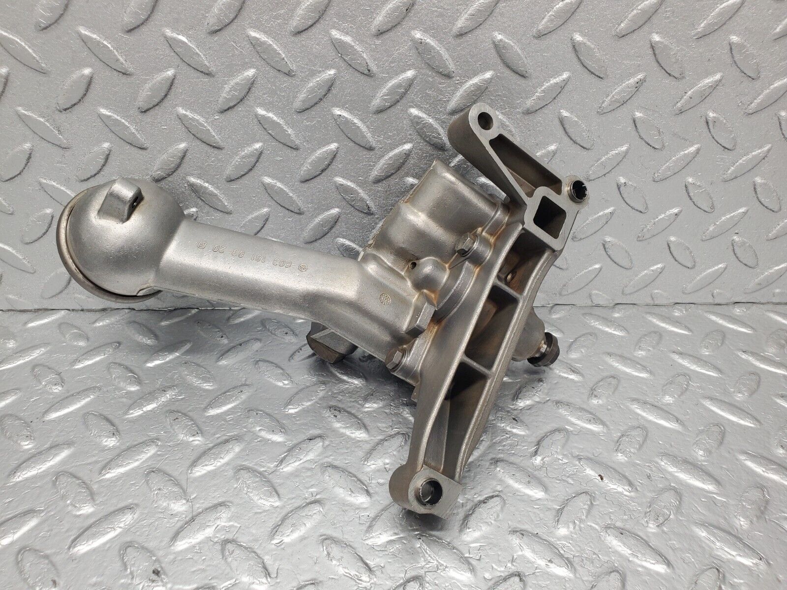 46159 Mercedes-Benz W124 280E Oil Pump 6031810320 6031810001