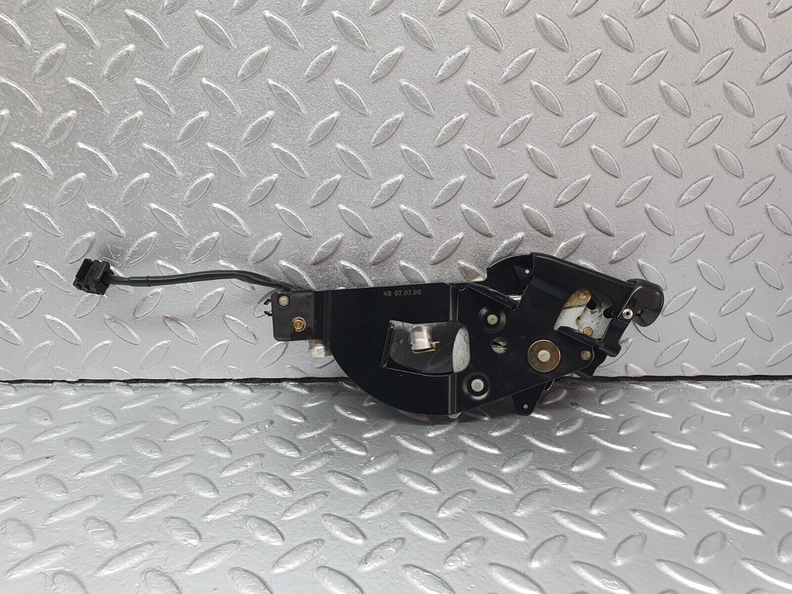 42155 Mercedes-Benz R129 320SL Coupe Rear Left Roof Lock Mechanism 1298001174