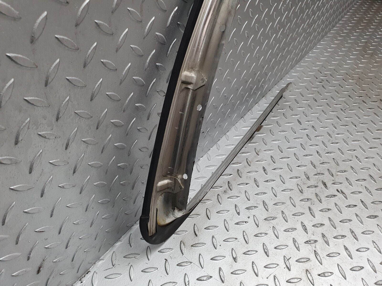 44199 Mercedes-Benz C123 230CE Coupe Roof Chrome Moulding Trim Left Side