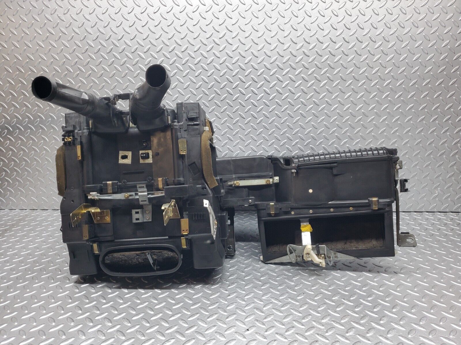 45897 Mercedes-Benz W126 420SE Heater Box Blower Housing Behr