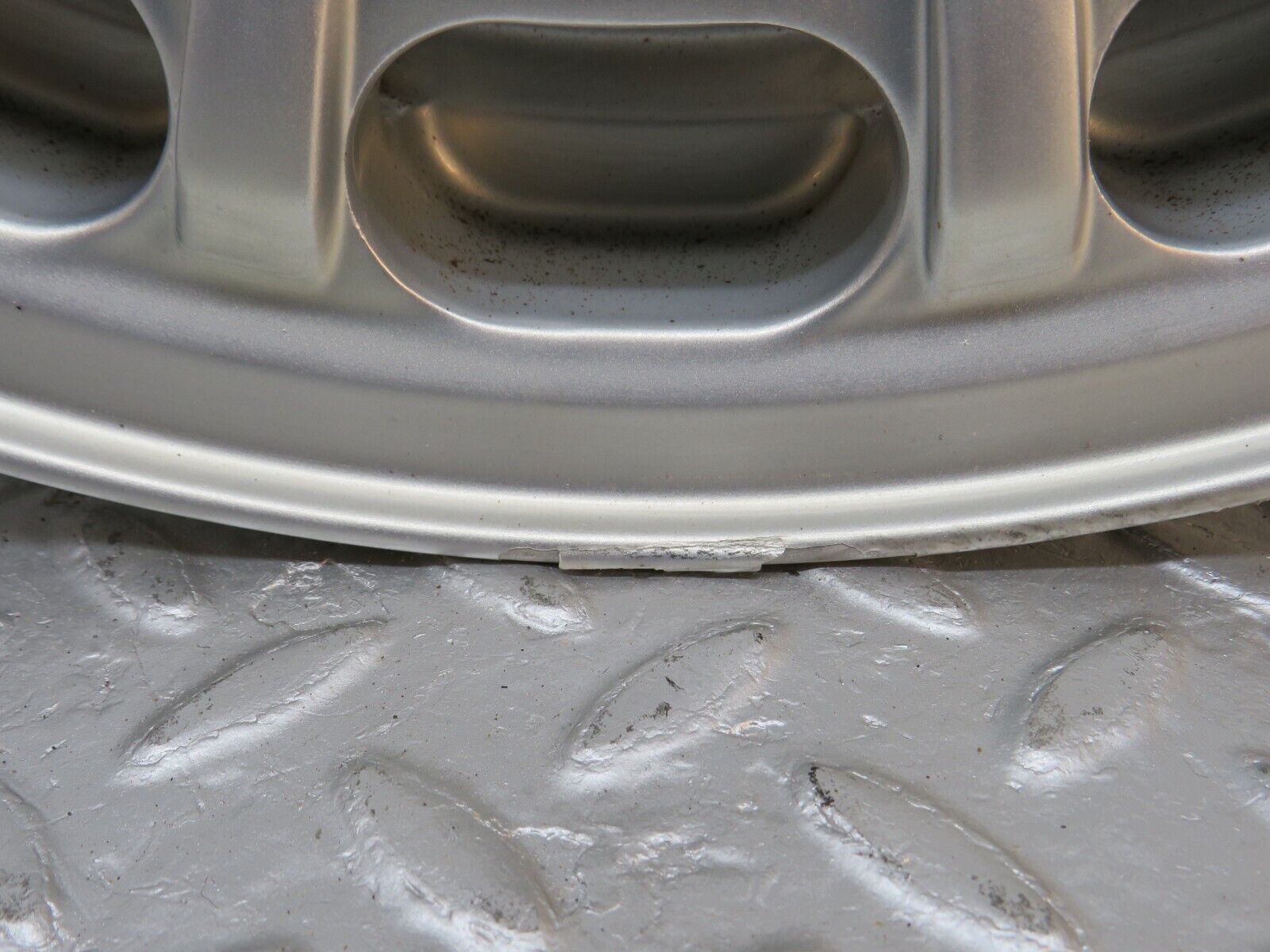 39529 Mercedes-Benz R107 Alloy Wheel 7Jx15H2 ET44 2014001302