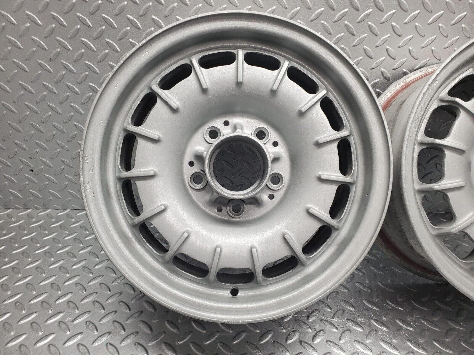 46812 Mercedes-Benz Alloy Wheel Set Mexican Hat 6Jx14H2 ET30 1084000902