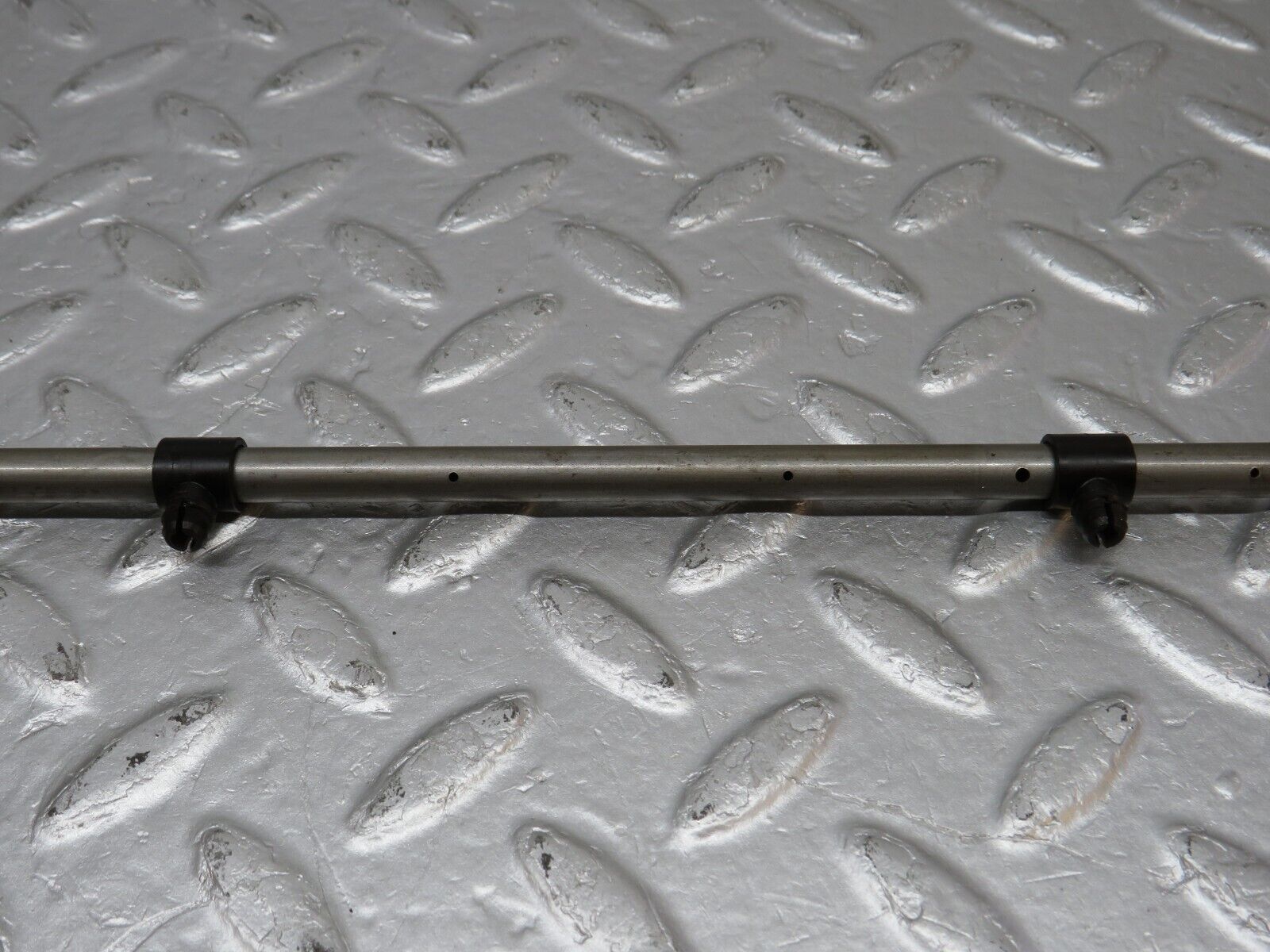 39934 Mercedes-Benz R107 350SL Camshaft Oil Tube