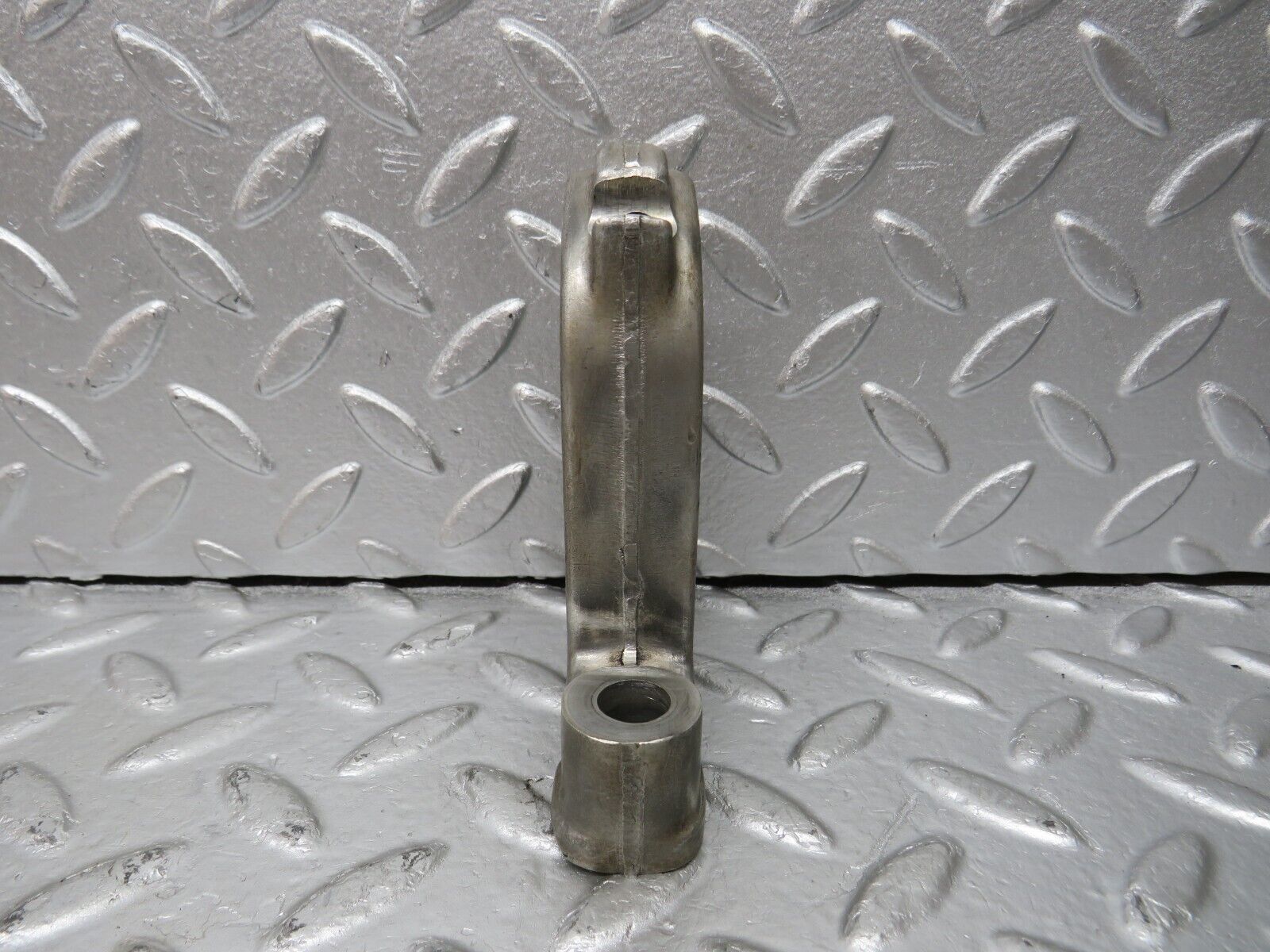33091 Mercedes-Benz C107 R107 350 V8 Camshaft Tower Bearing 1160512112