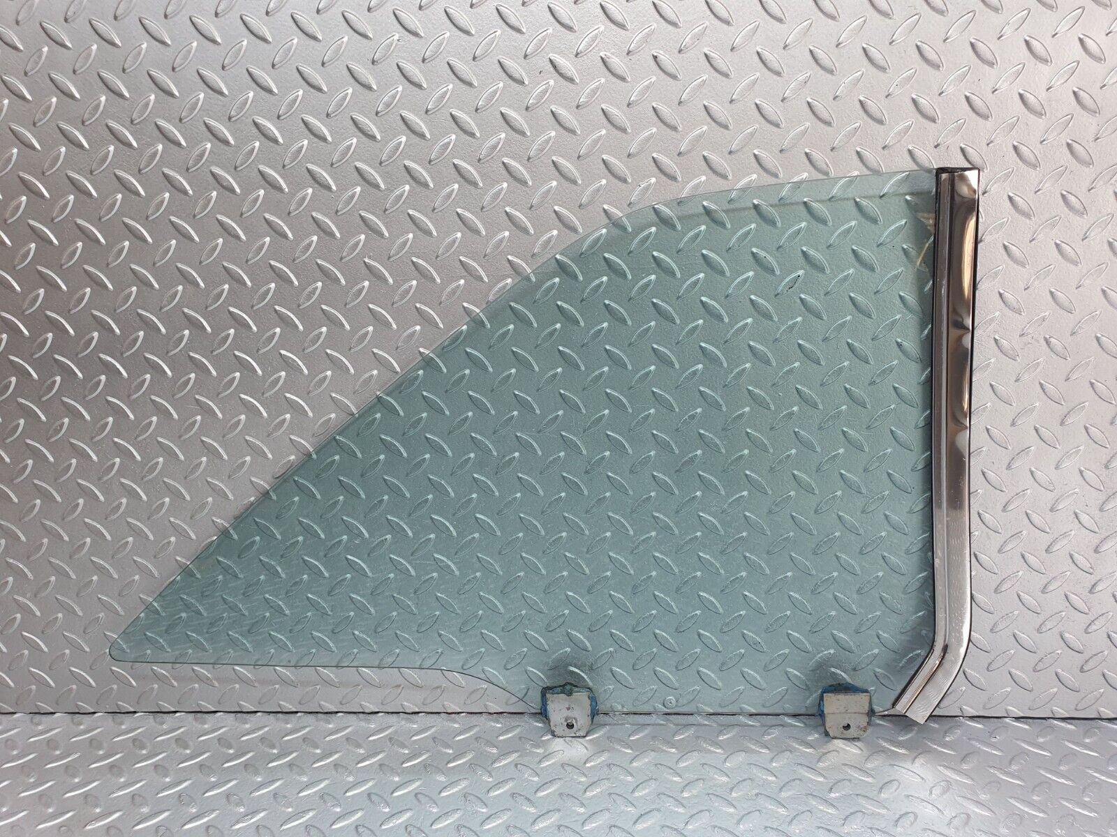 43761 Mercedes-Benz C126 380SEC Coupe Rear Left Window Glass