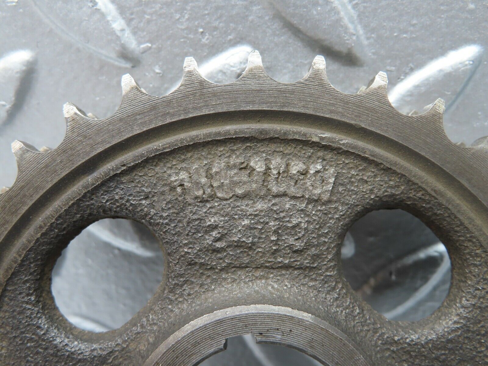 20682 Mercedes-Benz R107 450SL Camshaft Timing Gear 1160520601